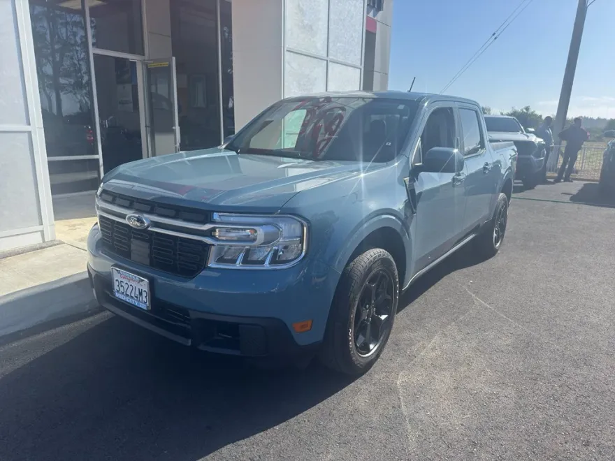 2023 Ford Maverick Lariat photo 1