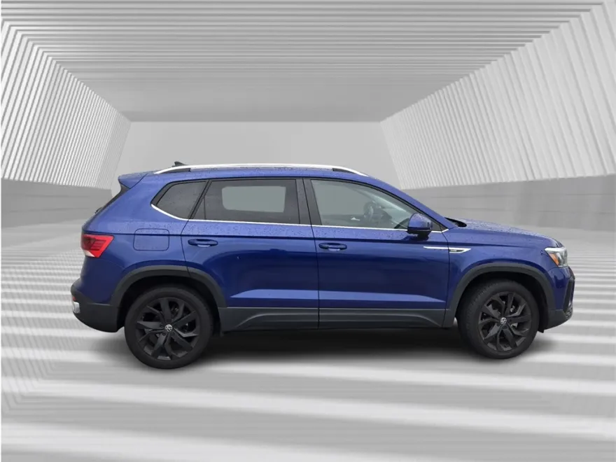 2022 Volkswagen Taos SE photo 1