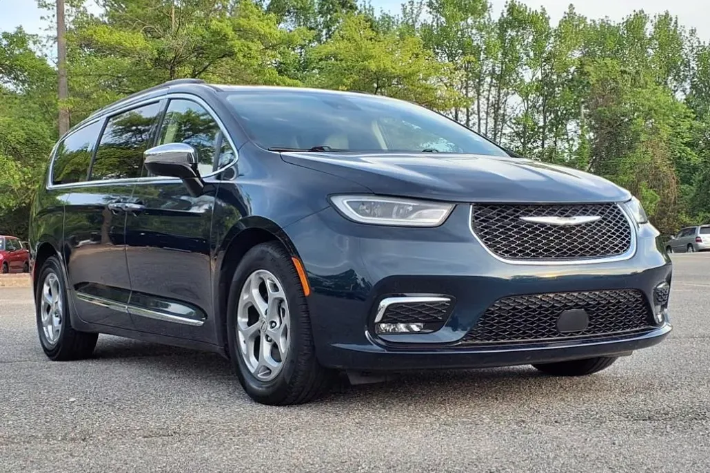 2023 Chrysler Pacifica Limited photo 1
