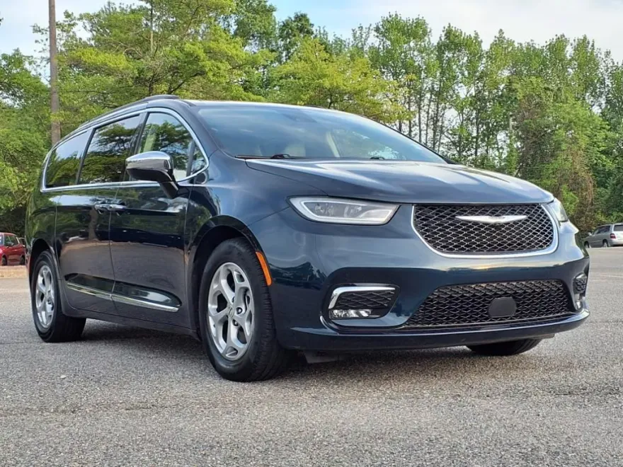 2023 Chrysler Pacifica Limited photo 1
