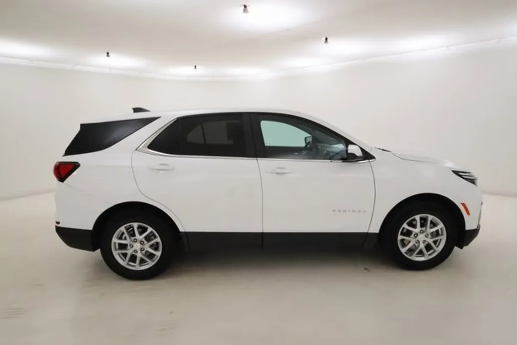 2023 Chevrolet Equinox LT photo 1