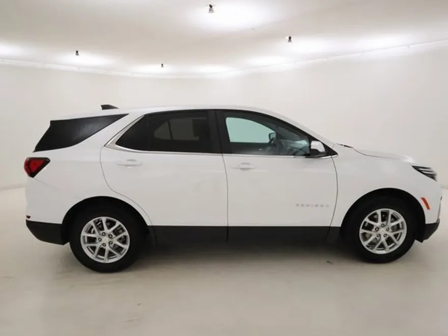 2023 Chevrolet Equinox LT photo 1