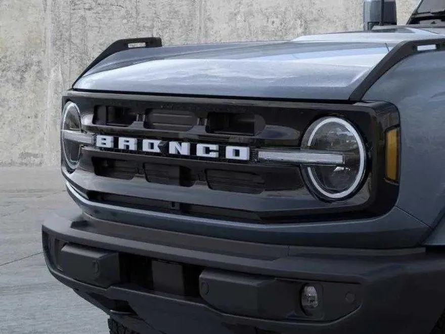 2025 Ford Bronco Outer Banks photo 1