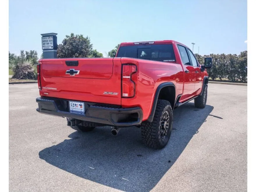 2025 Chevrolet Silverado 2500HD ZR2 photo 1