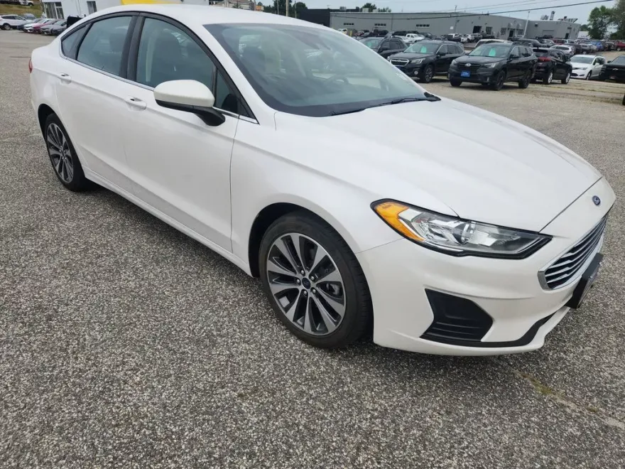 2020 Ford Fusion SE photo 1