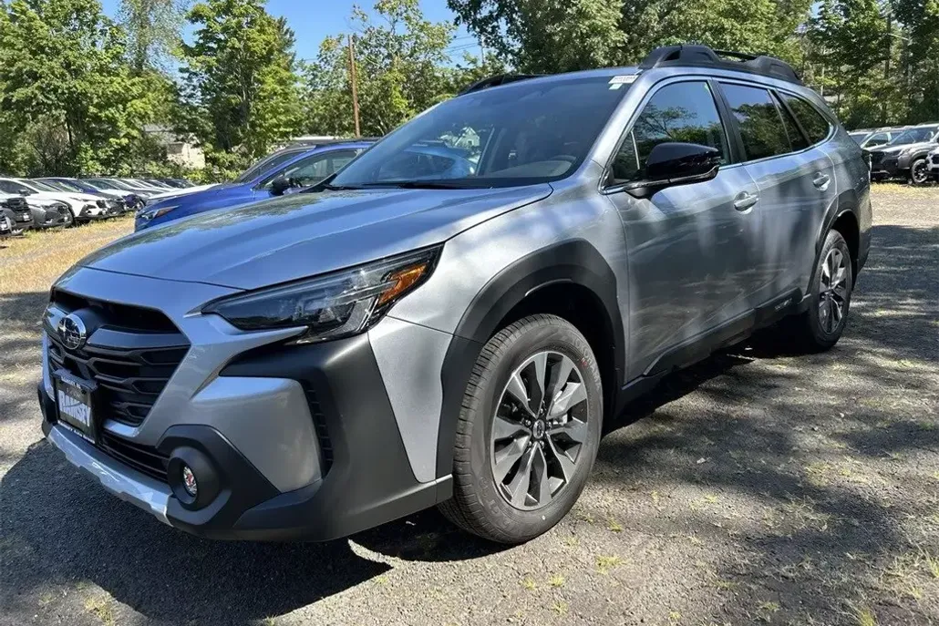 2025 Subaru Outback Limited XT photo 1