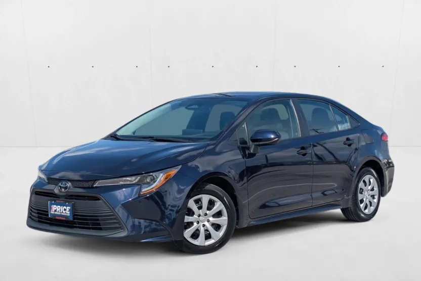 2023 Toyota Corolla LE photo 1