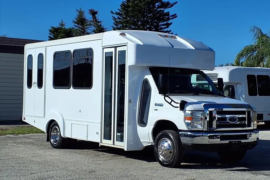 2016 Ford E-350 photo 1