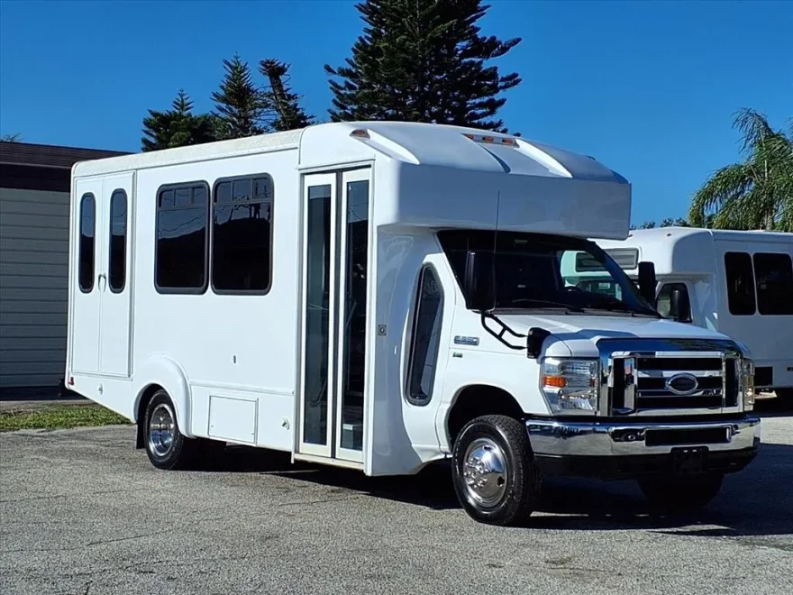 2016 Ford E-350 photo 1