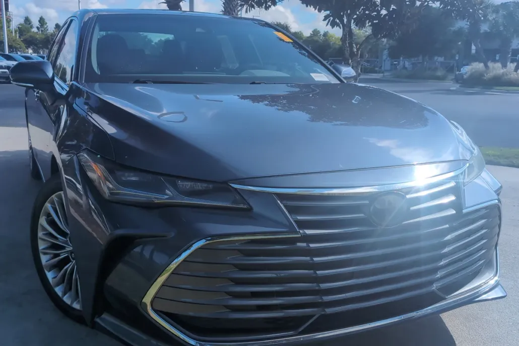 2019 Toyota Avalon Limited photo 1