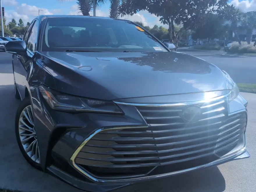 2019 Toyota Avalon Limited photo 1