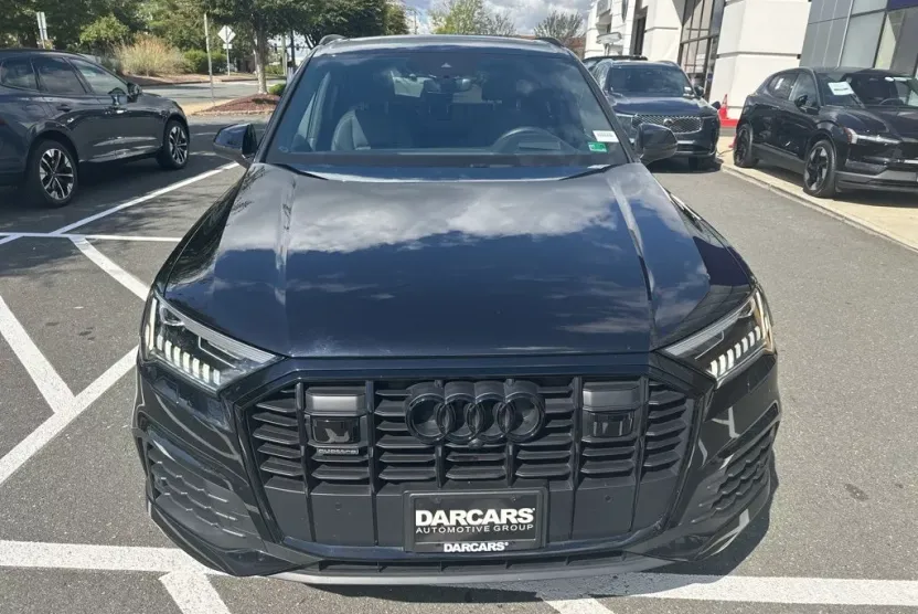 2021 Audi Q7 55 Prestige photo 1