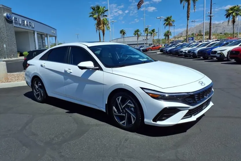 2024 Hyundai Elantra Limited photo 1