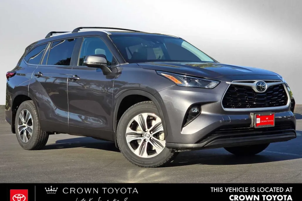 2023 Toyota Highlander XLE photo 1