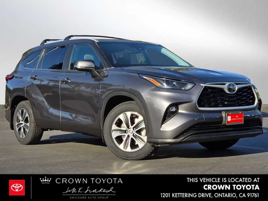 2023 Toyota Highlander XLE photo 1