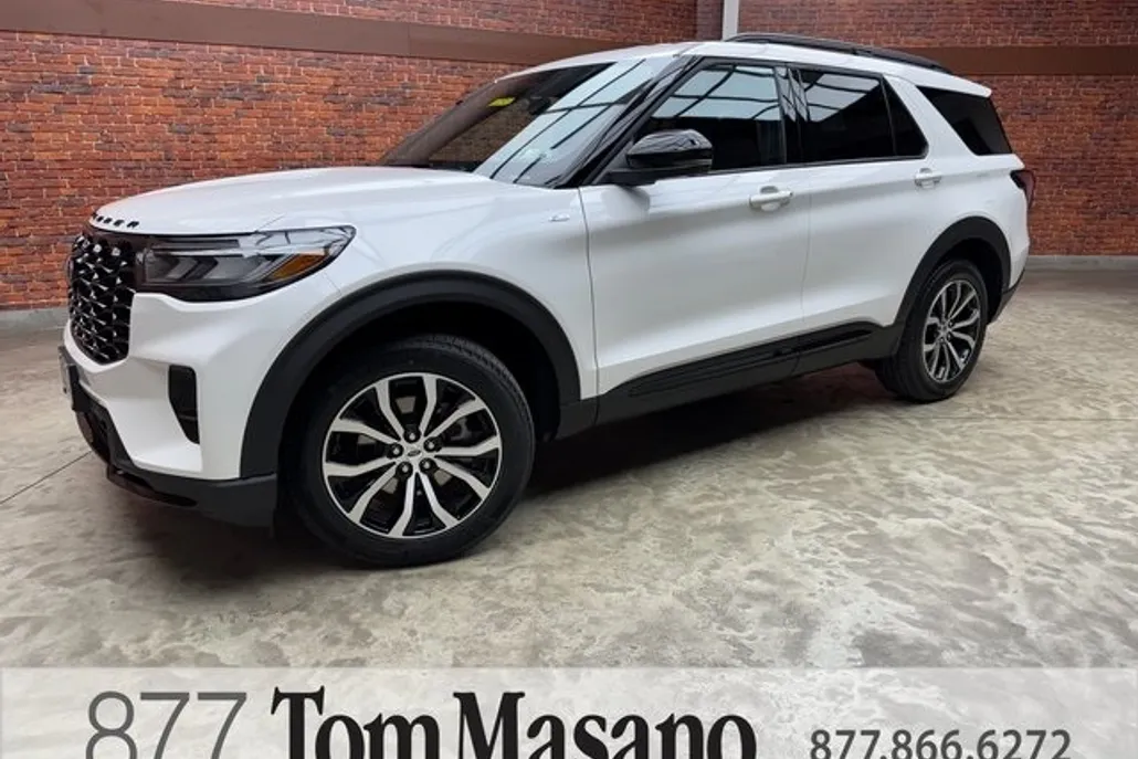 2025 Ford Explorer ST-Line photo 1