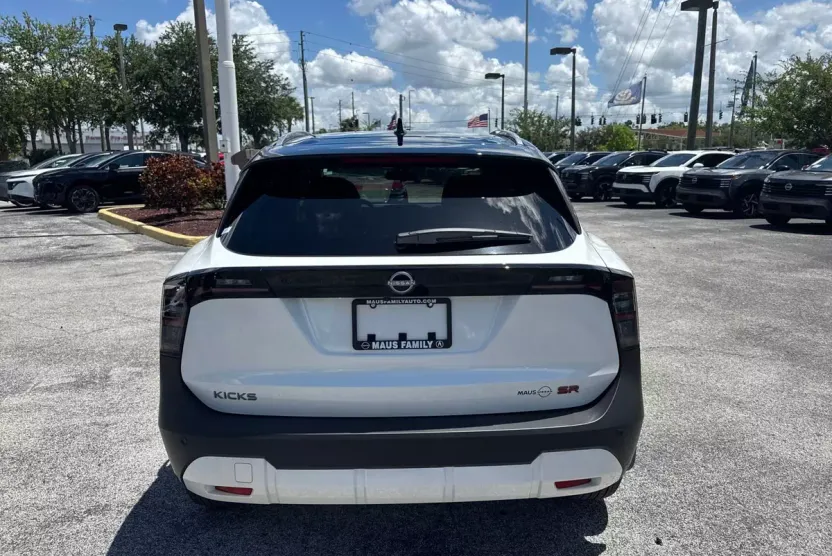 2025 Nissan Kicks SR photo 1