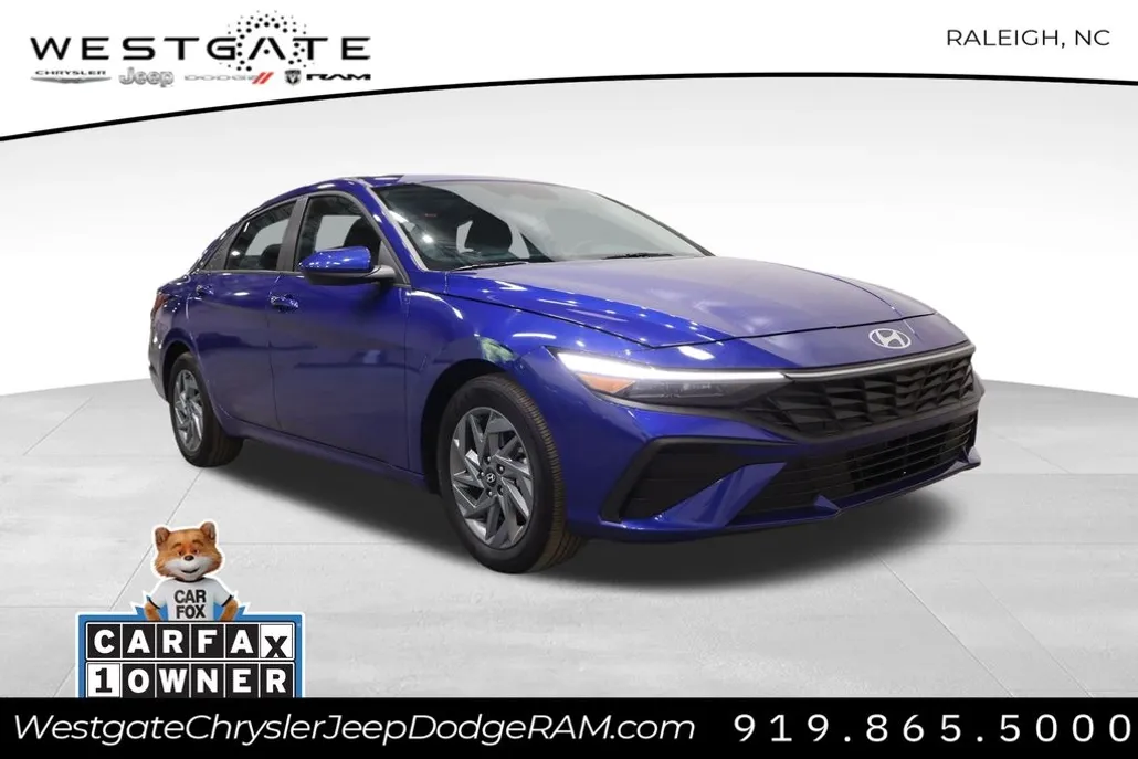 2024 Hyundai Elantra SEL photo 1