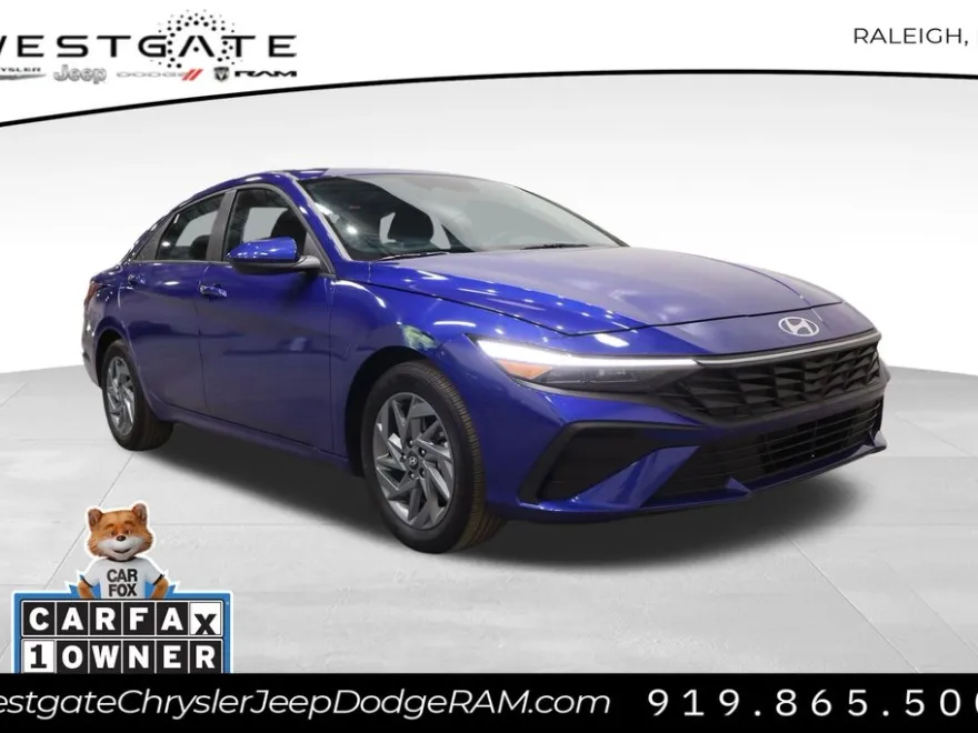 2024 Hyundai Elantra SEL photo 1