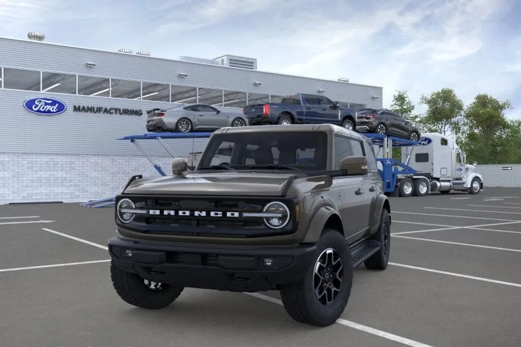 2025 Ford Bronco Outer Banks photo 1