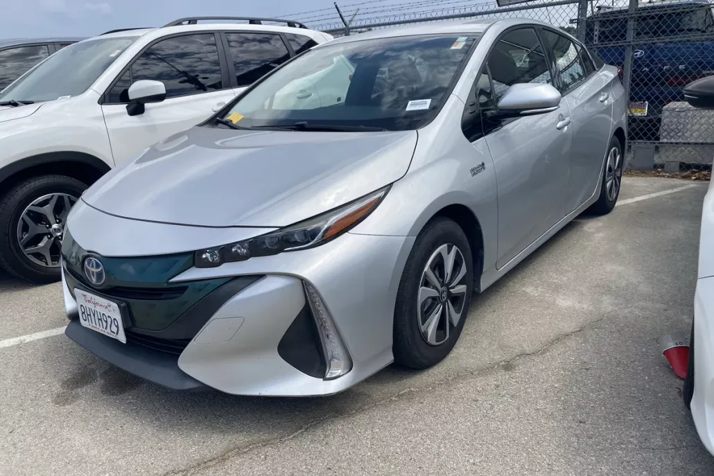 2019 Toyota Prius Prime Plus photo 1