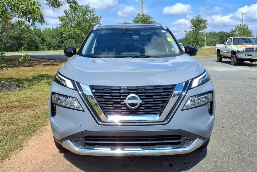 2023 Nissan Rogue Platinum photo 1