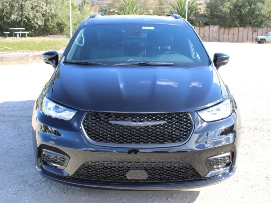 2026 Chrysler Pacifica photo 1