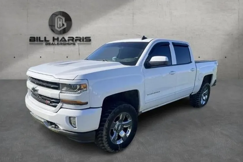 2018 Chevrolet Silverado LT photo 1