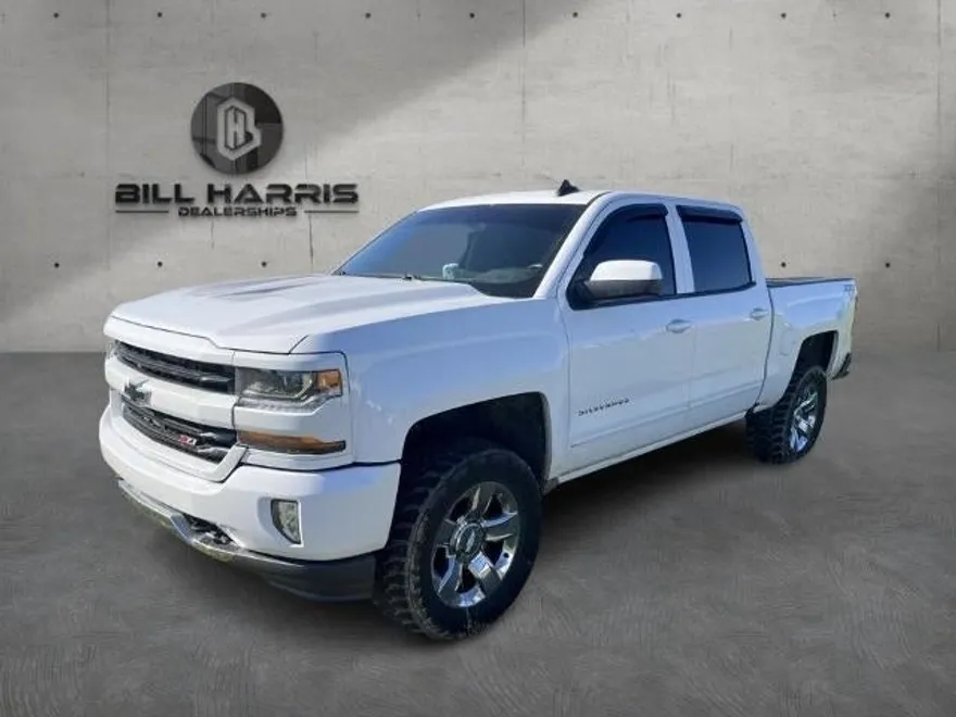 2018 Chevrolet Silverado LT photo 1