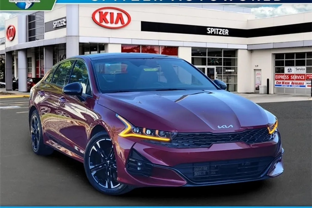 2022 Kia K5 GT-Line photo 1