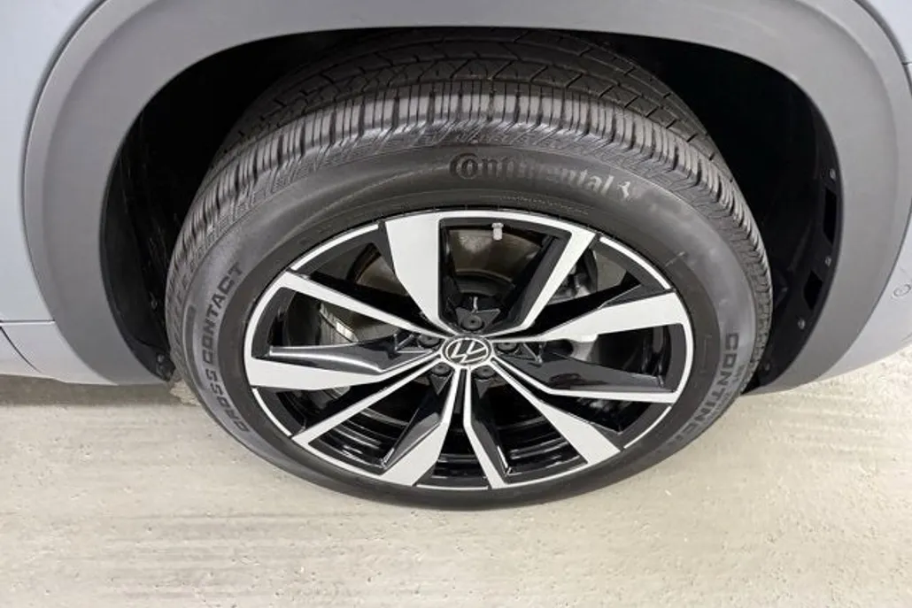 2025 Volkswagen Atlas SEL Premium R-Line photo 1