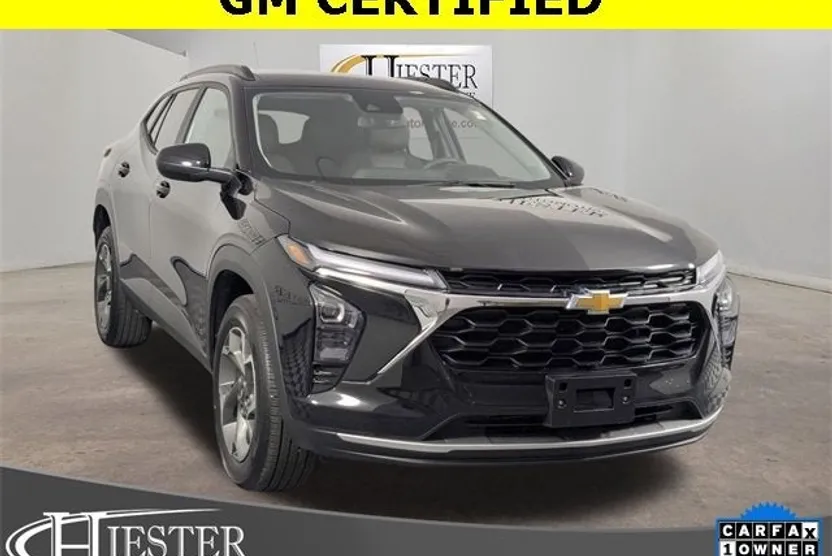 2024 Chevrolet Trax LT photo 1
