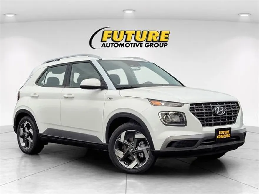 2025 Hyundai Venue SEL photo 1