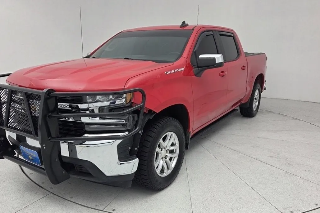 2020 Chevrolet Silverado 1500 LT photo 1