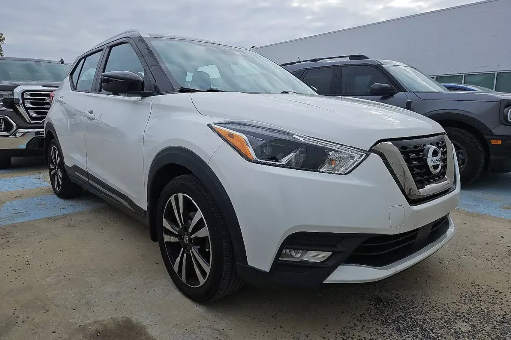 2020 Nissan Kicks SR photo 1