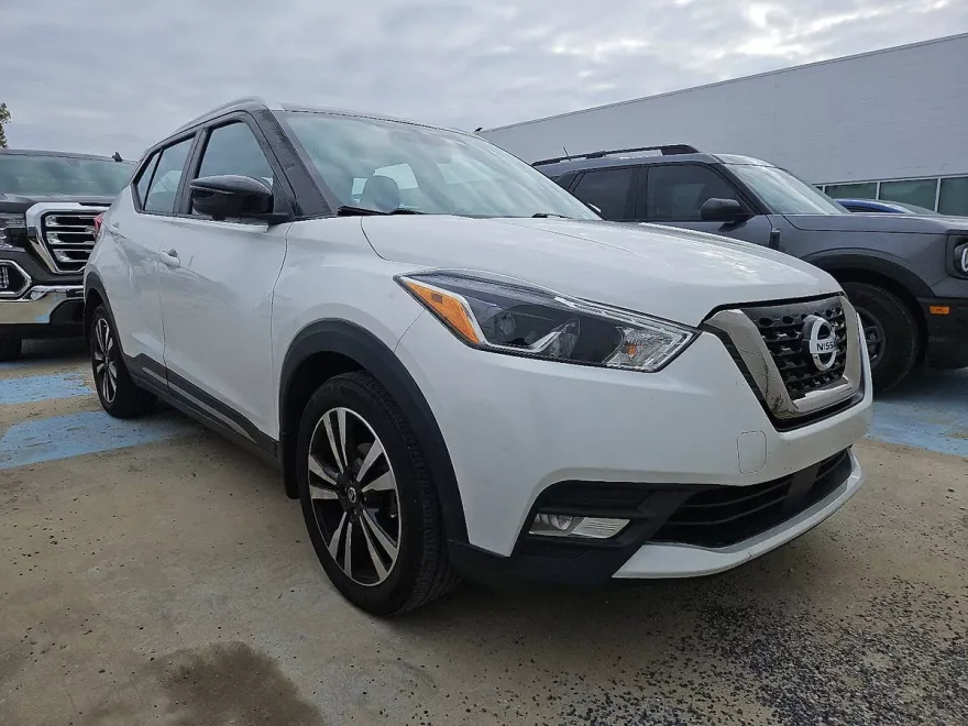 2020 Nissan Kicks SR photo 1