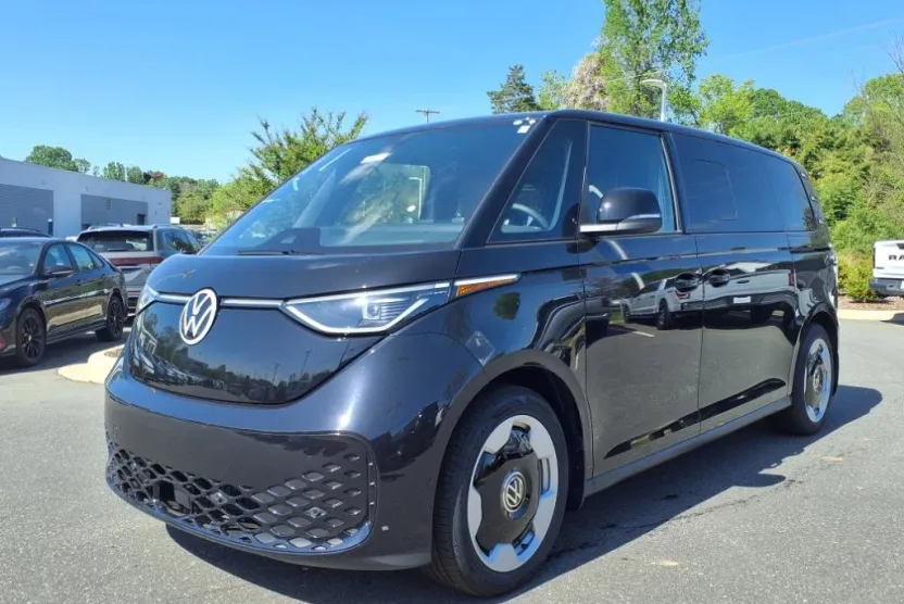 2025 Volkswagen ID. Buzz Pro S photo 1
