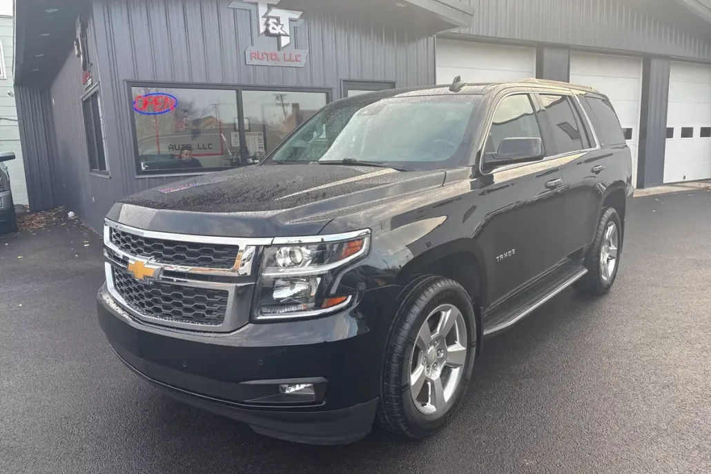 2017 Chevrolet Tahoe LT photo 1