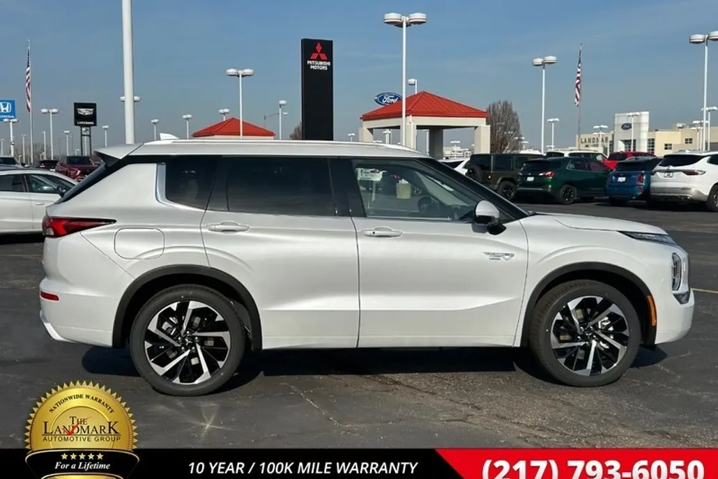 2025 Mitsubishi Outlander SEL photo 1