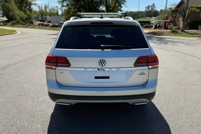 2018 Volkswagen Atlas SE photo 1