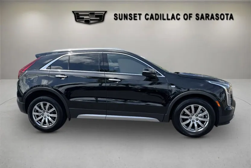 2022 Cadillac XT4 Premium Luxury photo 1
