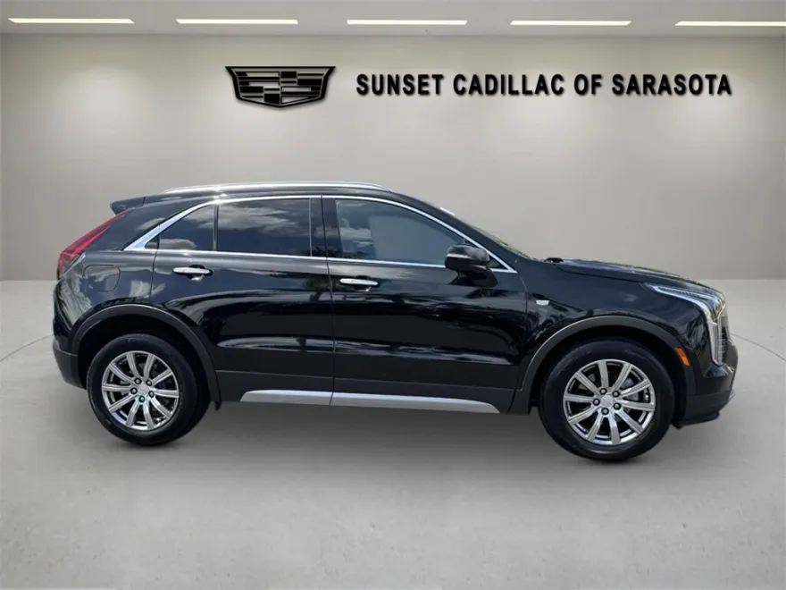 2022 Cadillac XT4 Premium Luxury photo 1