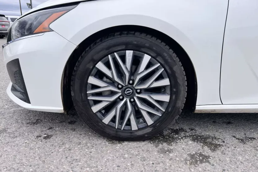 2023 Nissan Altima 2.5 SV photo 1