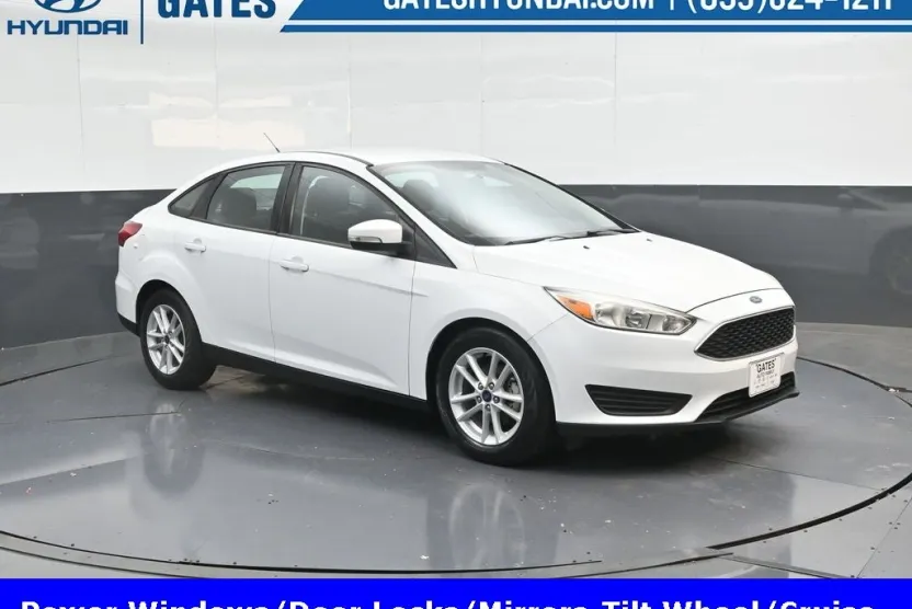 2017 Ford Focus SE photo 1