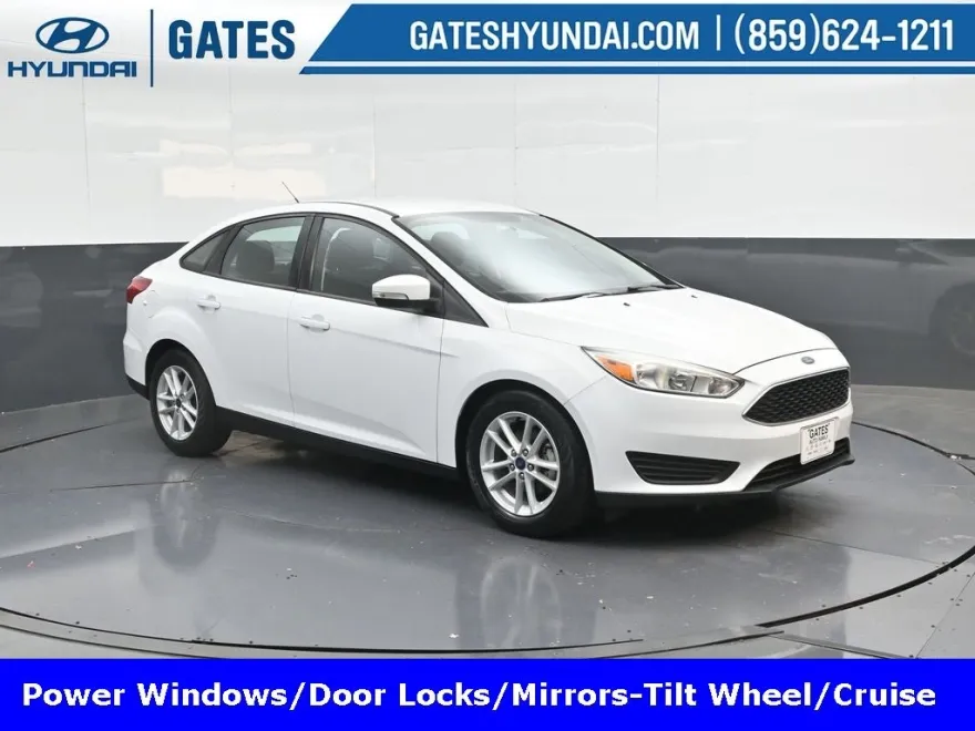 2017 Ford Focus SE photo 1