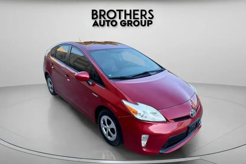 2015 Toyota Prius Four photo 1