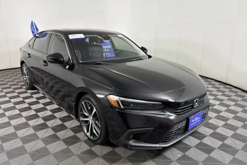 2022 Honda Civic Touring photo 1