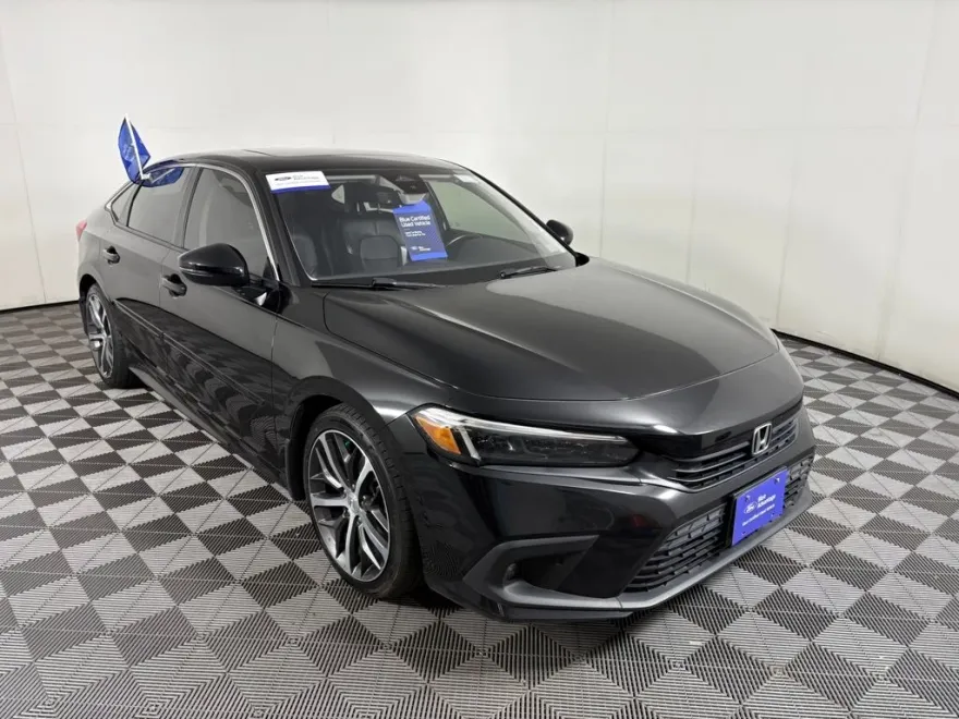 2022 Honda Civic Touring photo 1