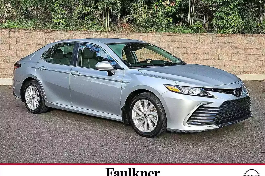 2022 Toyota Camry LE SE photo 1