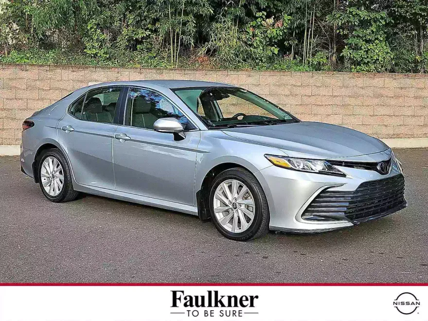 2022 Toyota Camry LE SE photo 1